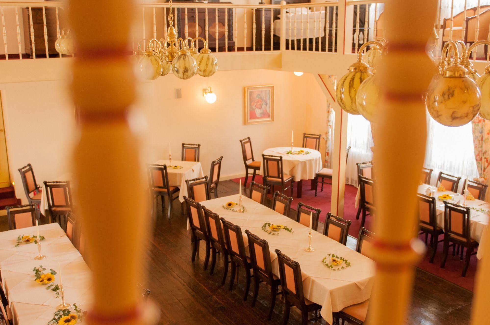 Gasthaus Weingut Stahl Обервезел Екстериор снимка